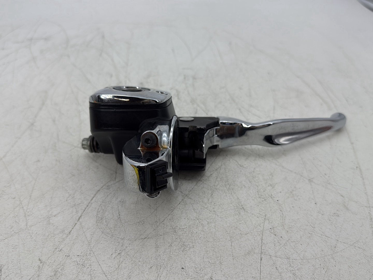 2000 Harley Touring Electra Glide Ultra Front Right Brake Lever Master Cylinder
