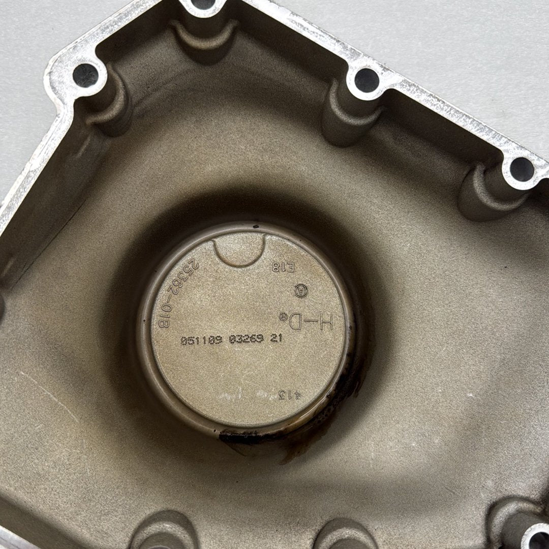 2010 Harley Dyna FXD Super Glide OEM Crankcase Shaft Engine Motor Cover