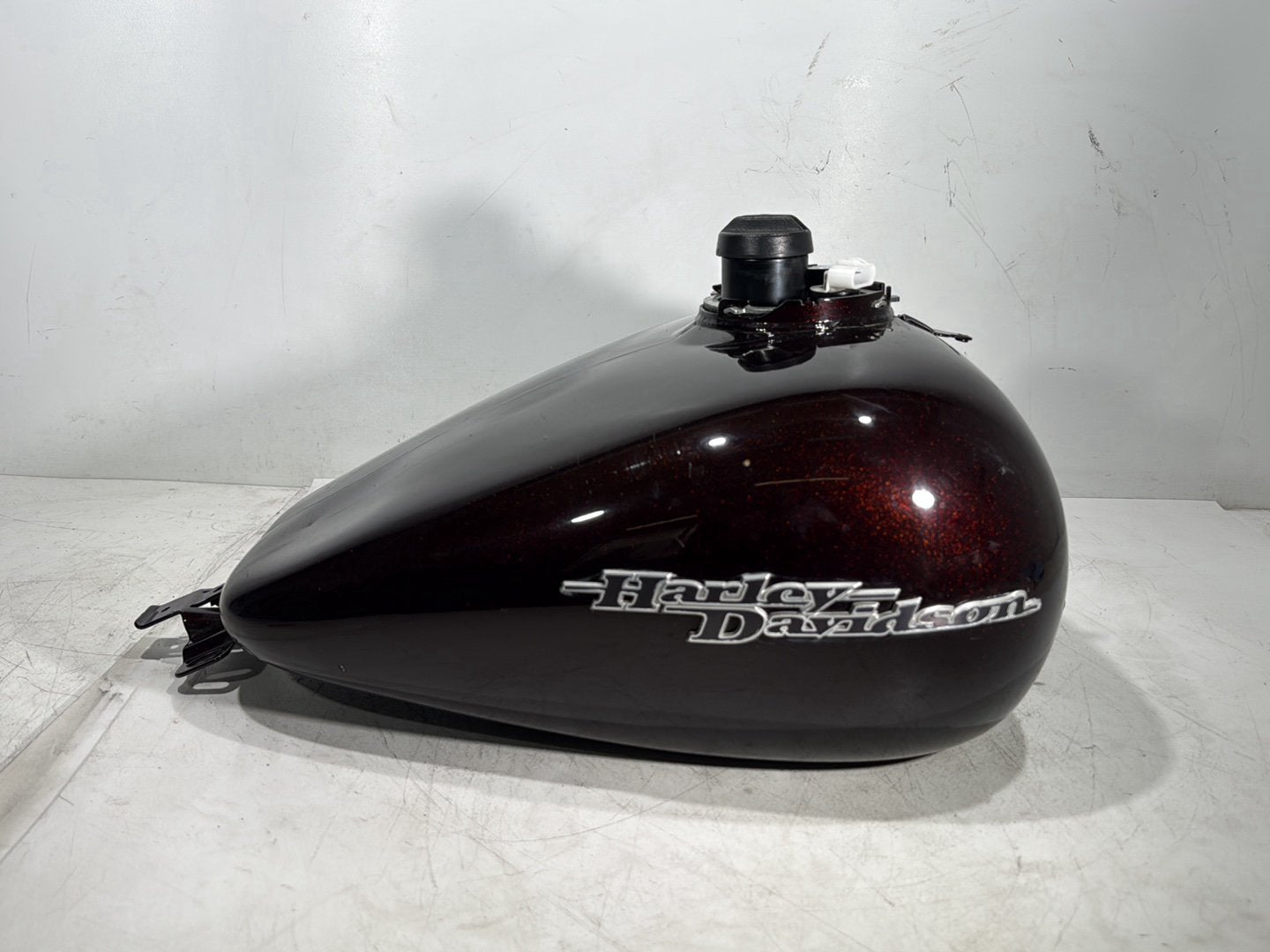 2011 Harley Street Glide Touring FLHX OEM Fuel Gas Tank Gasoline Reservoir