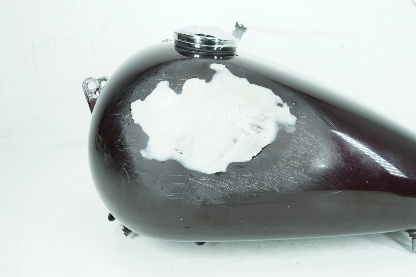 1999 - 2006 Harley-Davidson Dyna Street Bob Gas Gasoline Fuel Tank Reservoir  61597-06