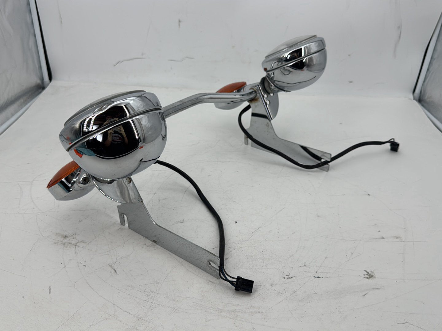 2008 Harley Touring FLHT Electra Glide OEM Front Turn Signal Indicators Aux Light Bar