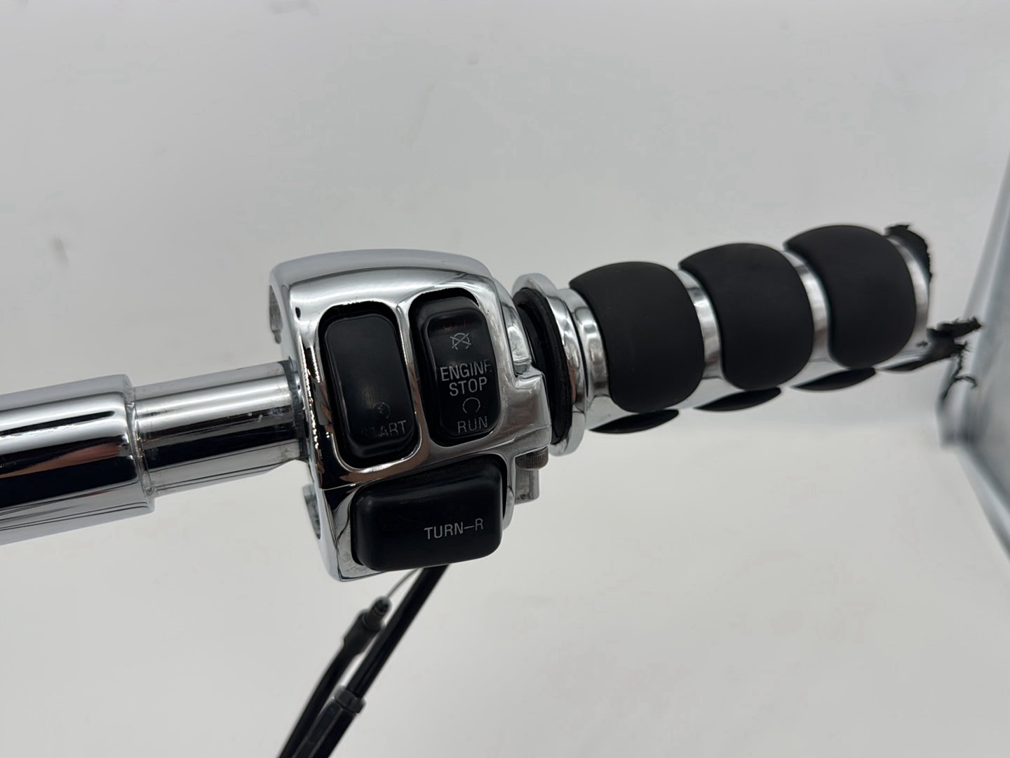 1999 - 2006 Harley-Davidson Dyna Low Rider Handlebars Left Right Switches Controls left turn signal headlight, right engine kill switches