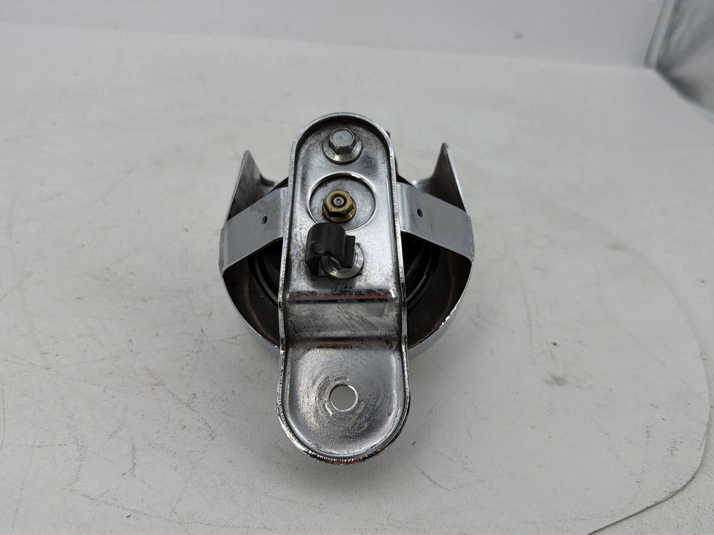 2007 - 2017 Harley-Davidson Dyna Super Glide Custom Horn Signal Klaxon Chrome Cover 69012-93B