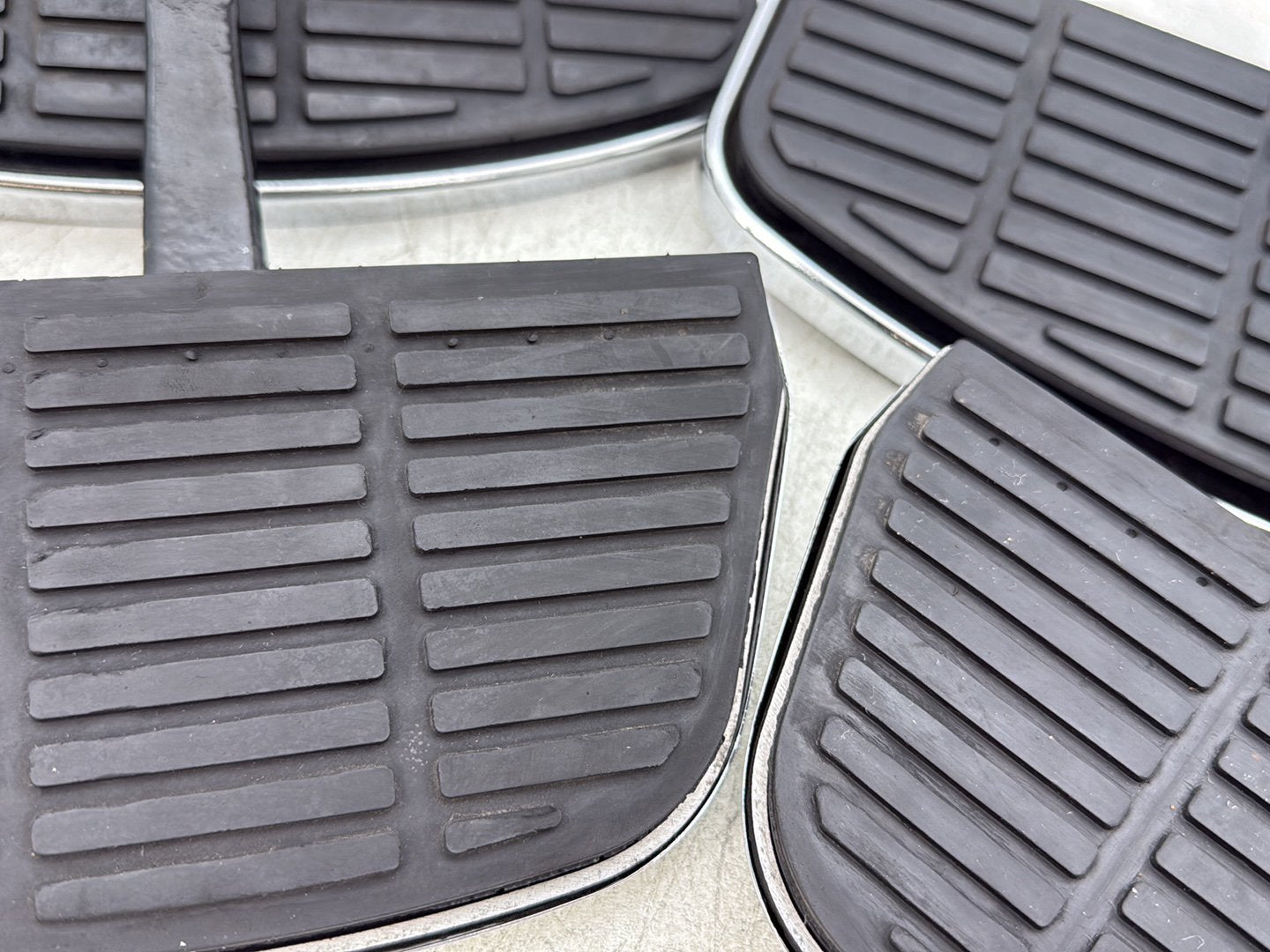 1998 Harley Touring FLHTCUI Electra Glide Ultra OEM Left Right Driver & Pass Floorboard Foot Rest