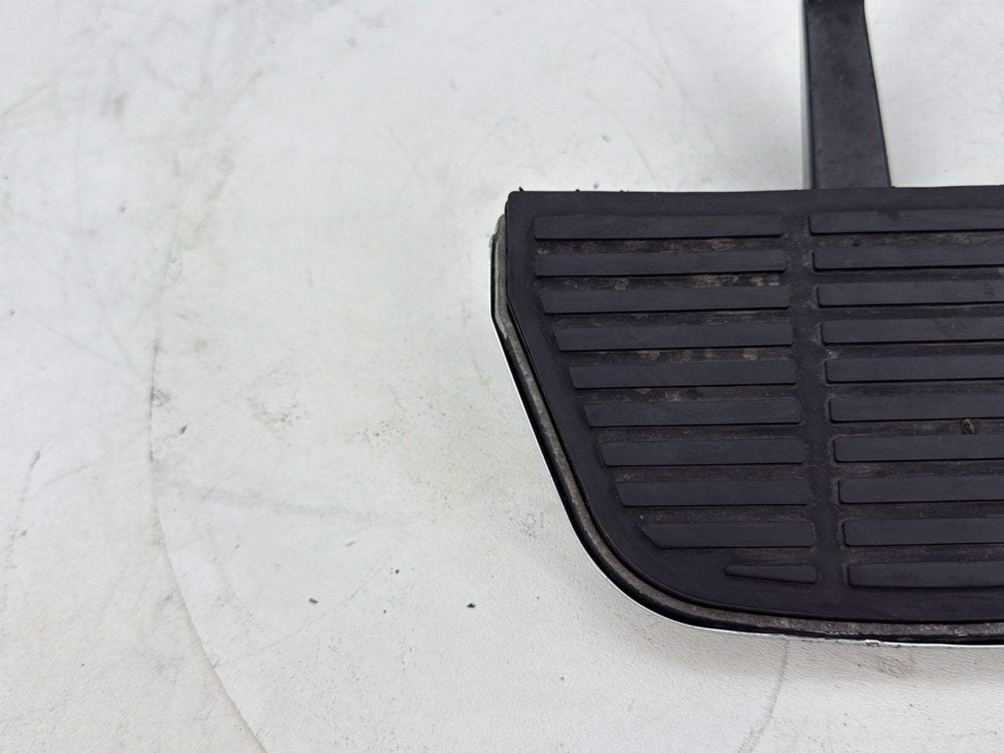 2005 Harley Road Glide Touring FLTRI OEM 1 Passenger Floorboard Foot Rest