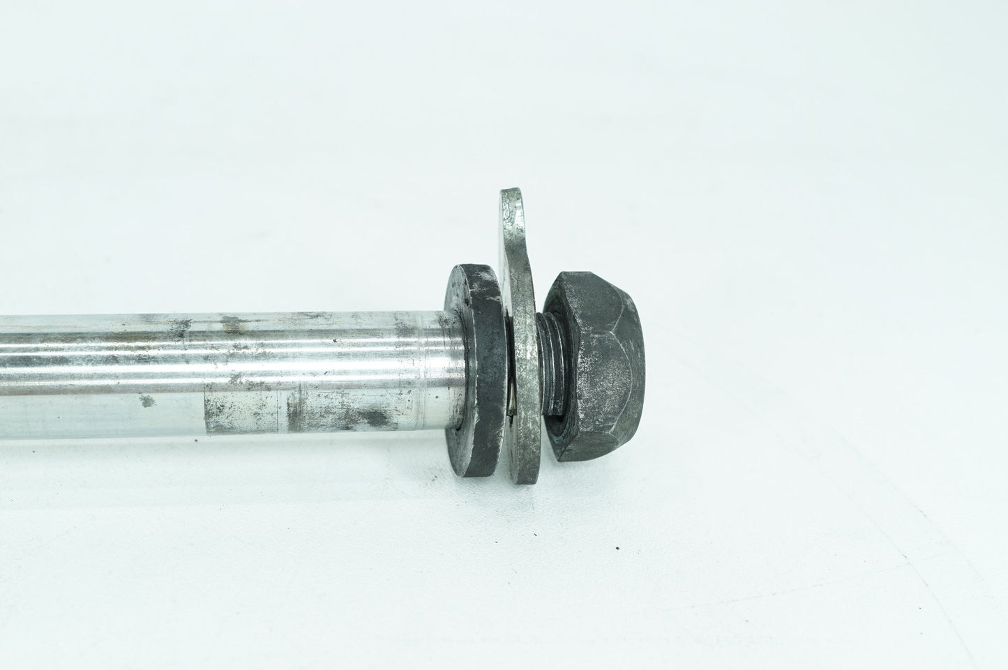 2012 - 2016 Harley-Davidson Touring Electra Glide Ultra Rear Wheel Axle Bolt Shaft  41056-09