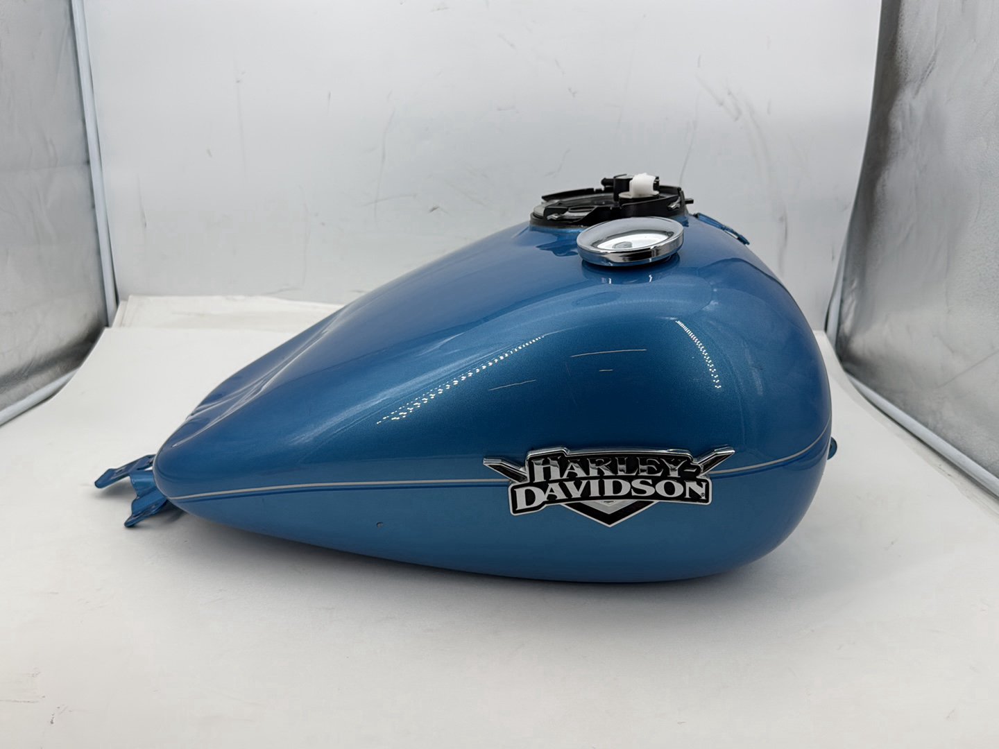 11 Harley Road King Touring Classic Fuel Gas Tank Gasoline Reservoir * DENTED *