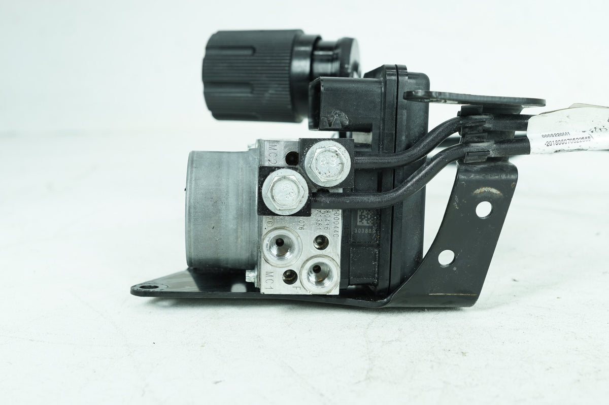 2019 Harley Softail FLSB Sport Glide OEM ABS Brake Pump & Control Module