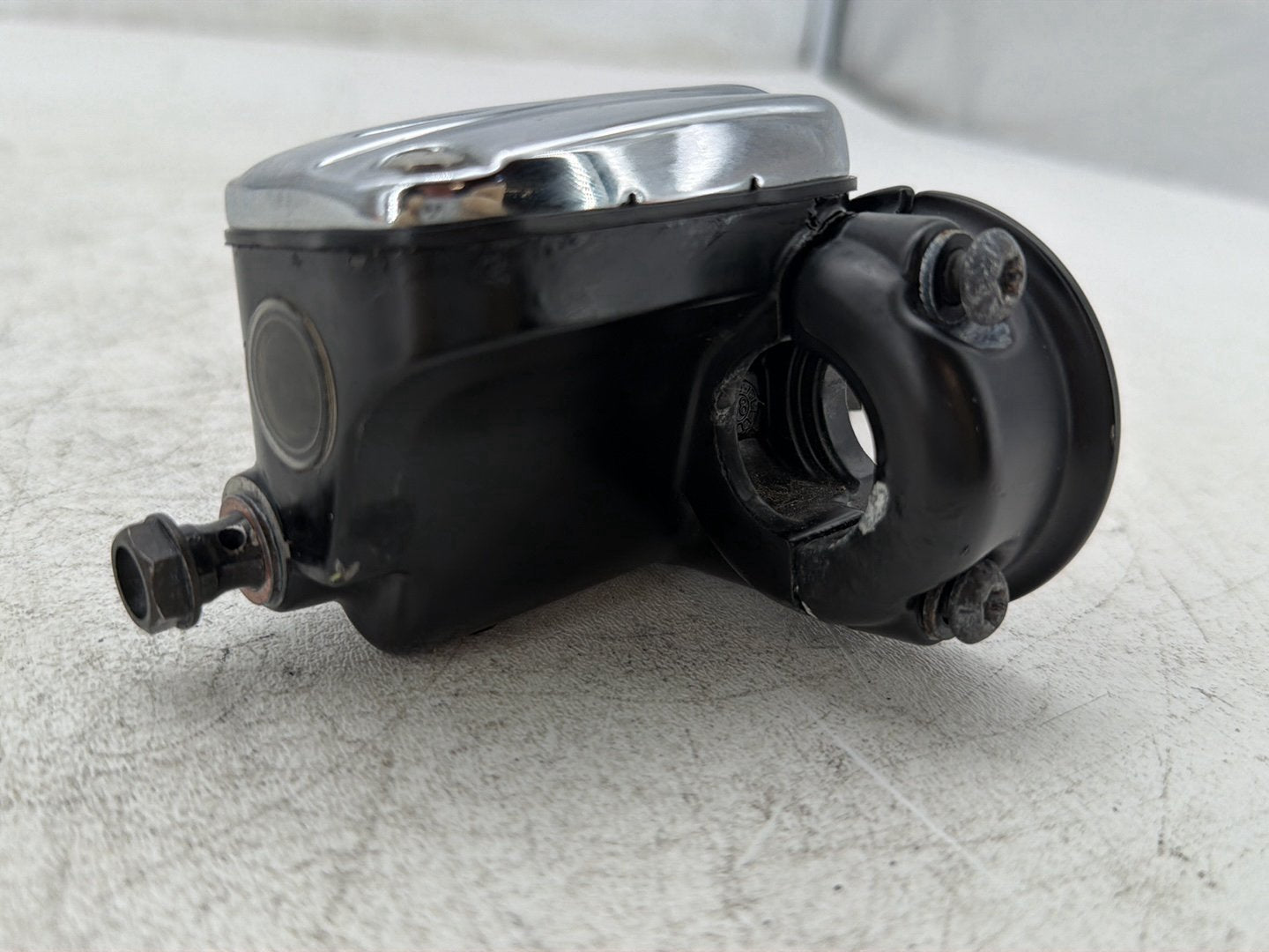 09 Harley Street Glide Touring FLHX OEM Front Right Brake Lever Master Cylinder