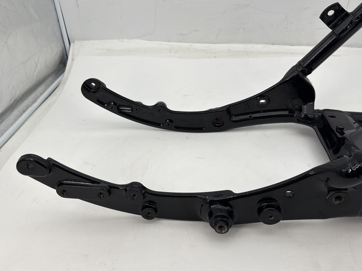 11 Harley Road King Touring Classic OEM Rear Back Sub Frame Rail Bar 48079-09BHP