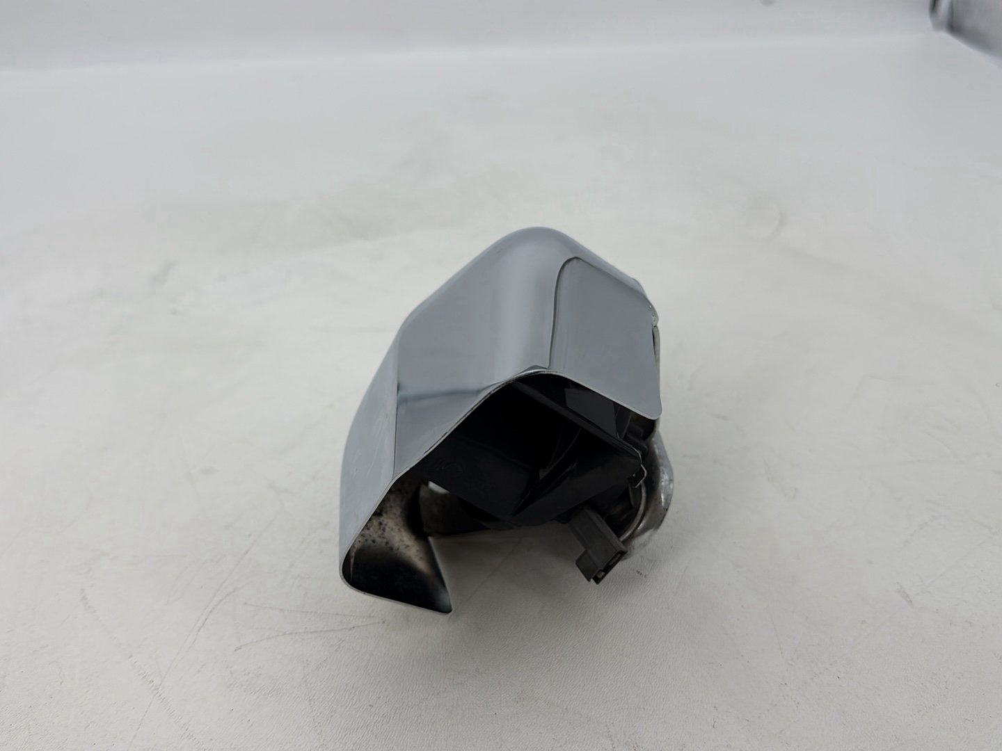 2007 - 2011 Harley-Davidson Touring Electra Glide Ultra Horn Signal Klaxon Chrome Cover 69012-93A