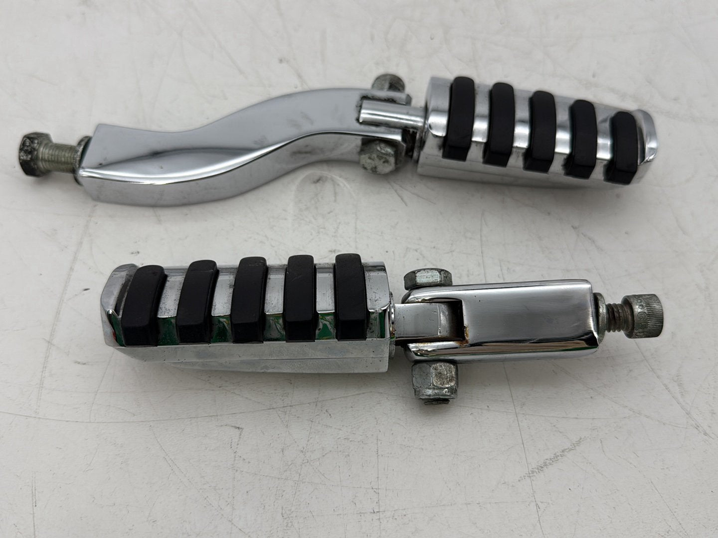 2002 Harley Dyna FXD Super Glide OEM Passenger Left & Right Foot Pegs