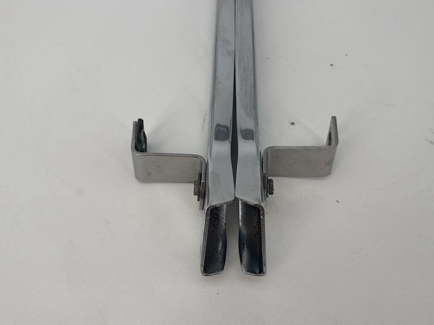 1999 - 2006 Harley-Davidson Touring Electra Glide Classic Left Right Saddlebag Fender Struts Brackets 90718-79C