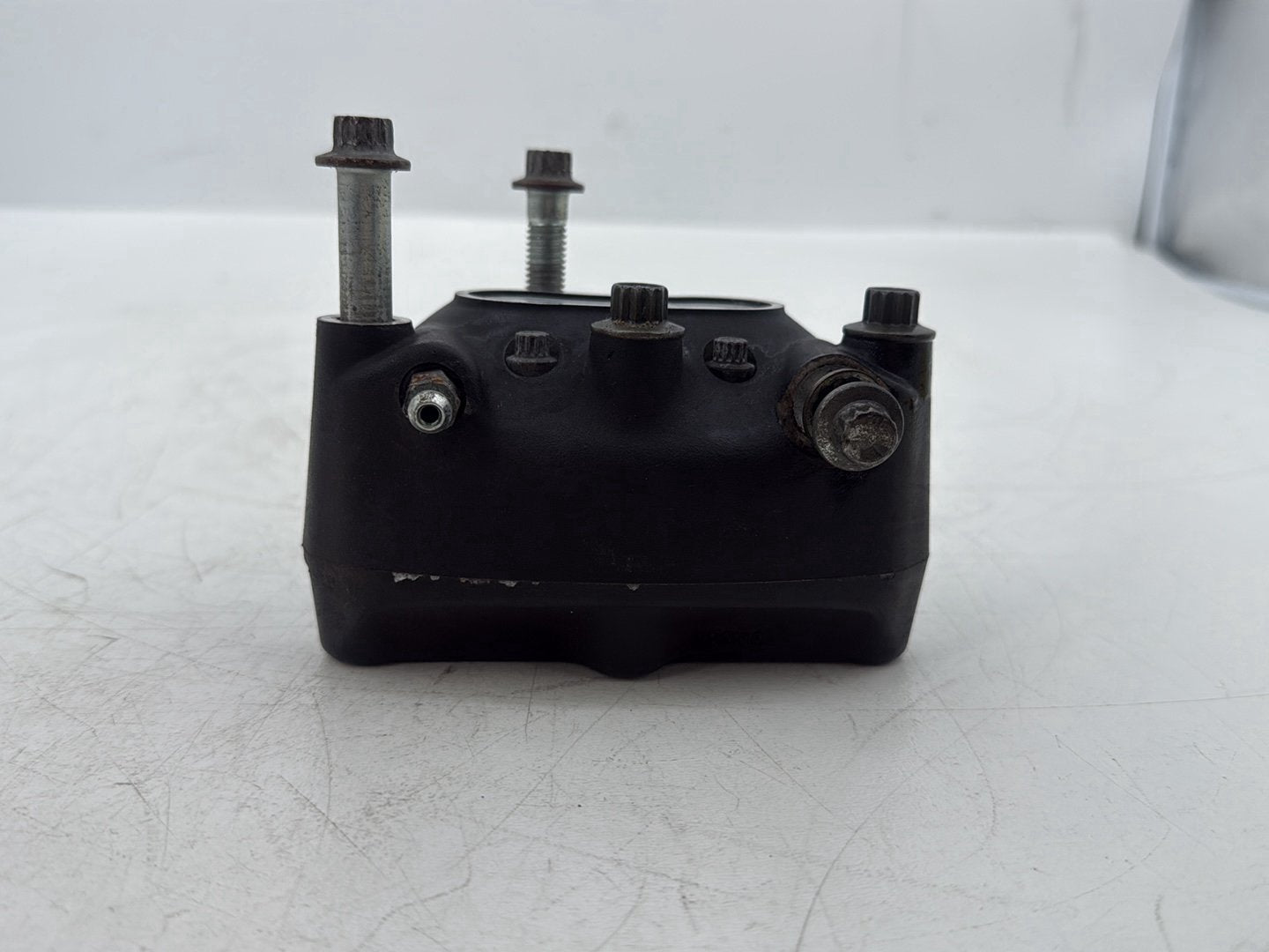 2007 Harley Touring FLHTCU Electra Glide Ultra OEM Front Right 1 Brake Caliper