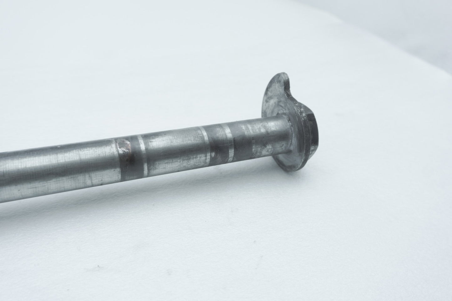 2012 - 2016 Harley-Davidson Touring Road Glide Rear Wheel Axle Bolt Shaft 41056-09