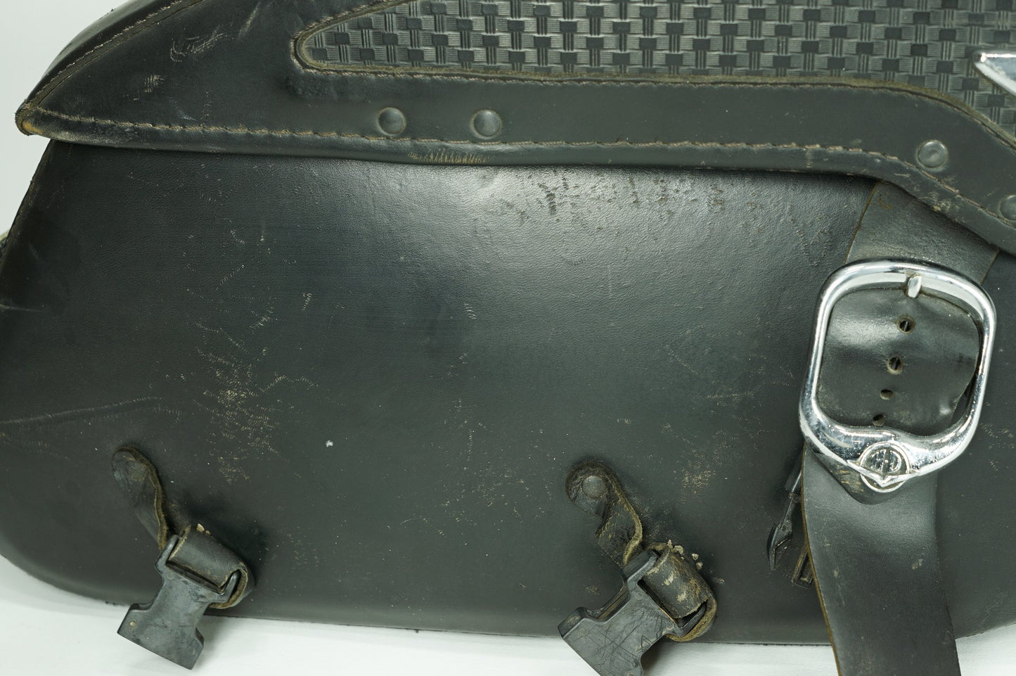1999 - 2006 Harley-Davidson Softail Fat Boy Rear Left Right Saddlebags Luggage Leather 91139-98A