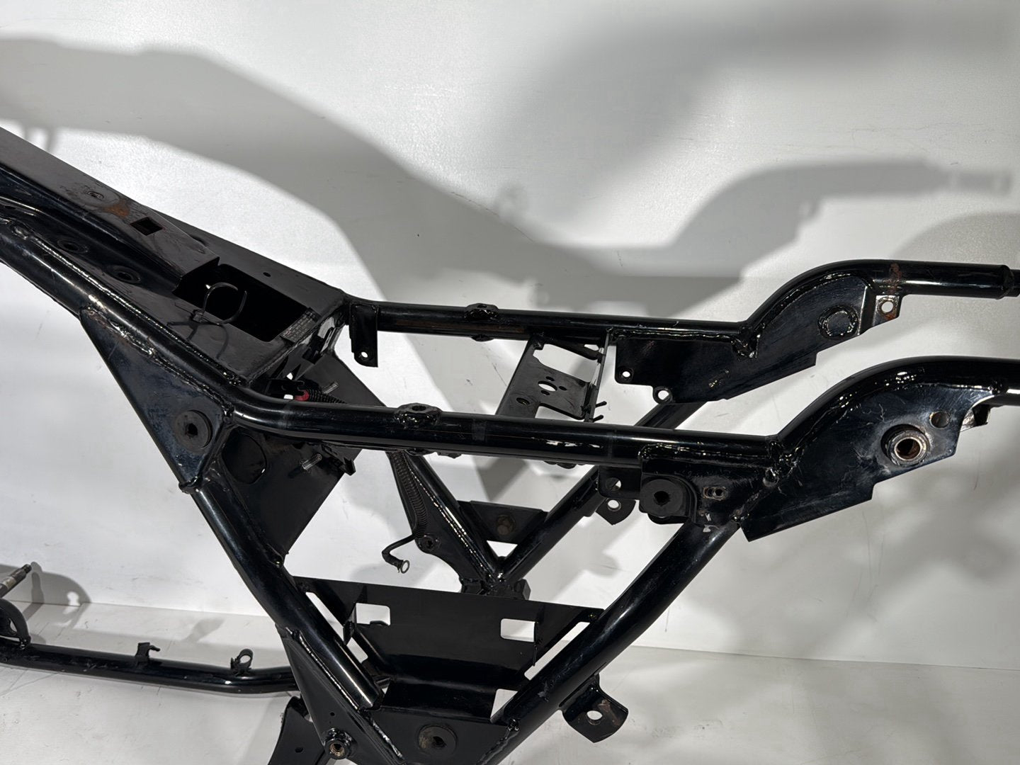 1999 - 2006 Harley-Davidson Touring Electra Glide Classic Body Main Frame Chassis CLN CLR 47900-01
