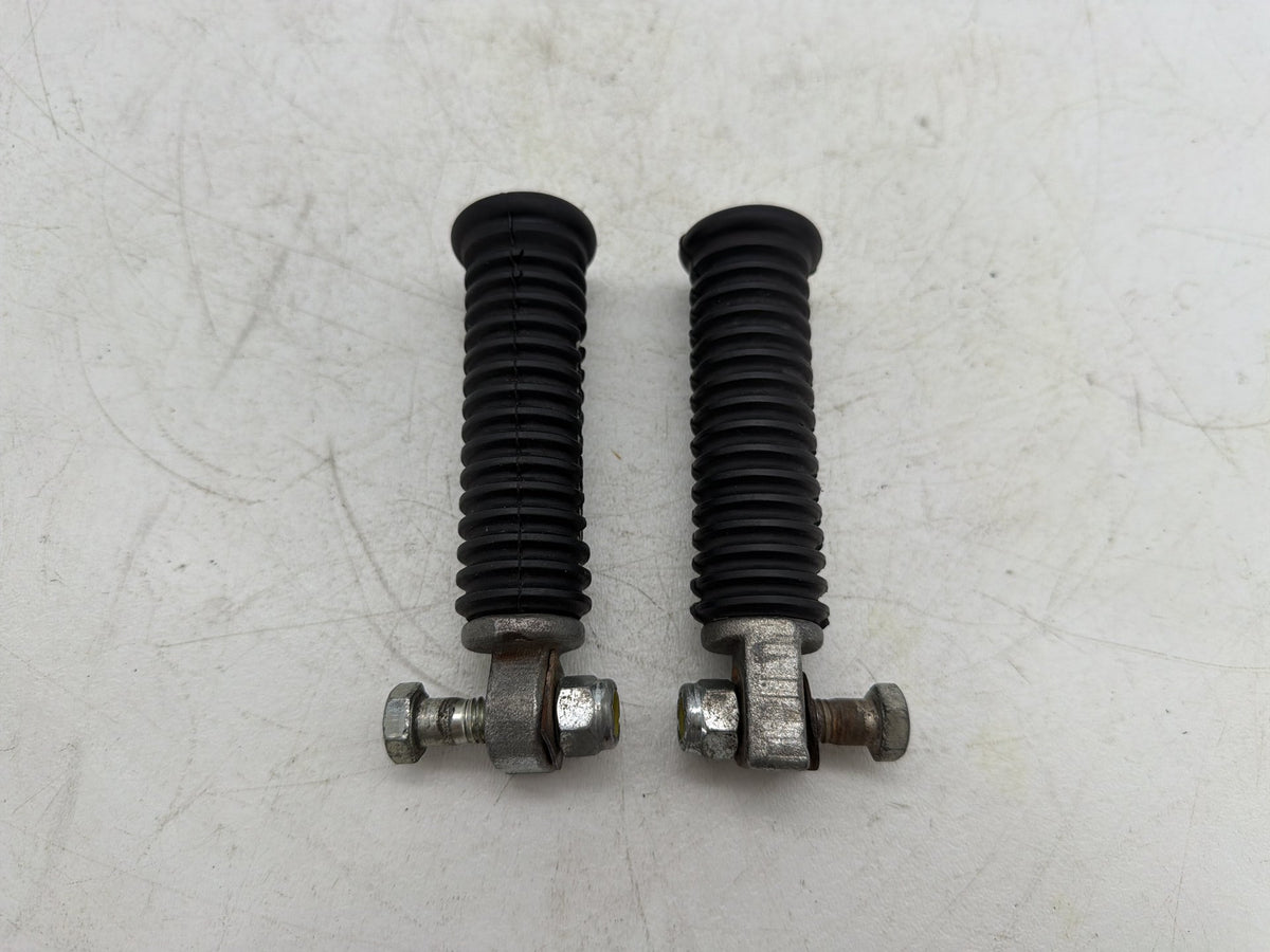 2006 Harley Softail Deuce FXSTDI OEM Left & Right Step Foot Rest Pegs