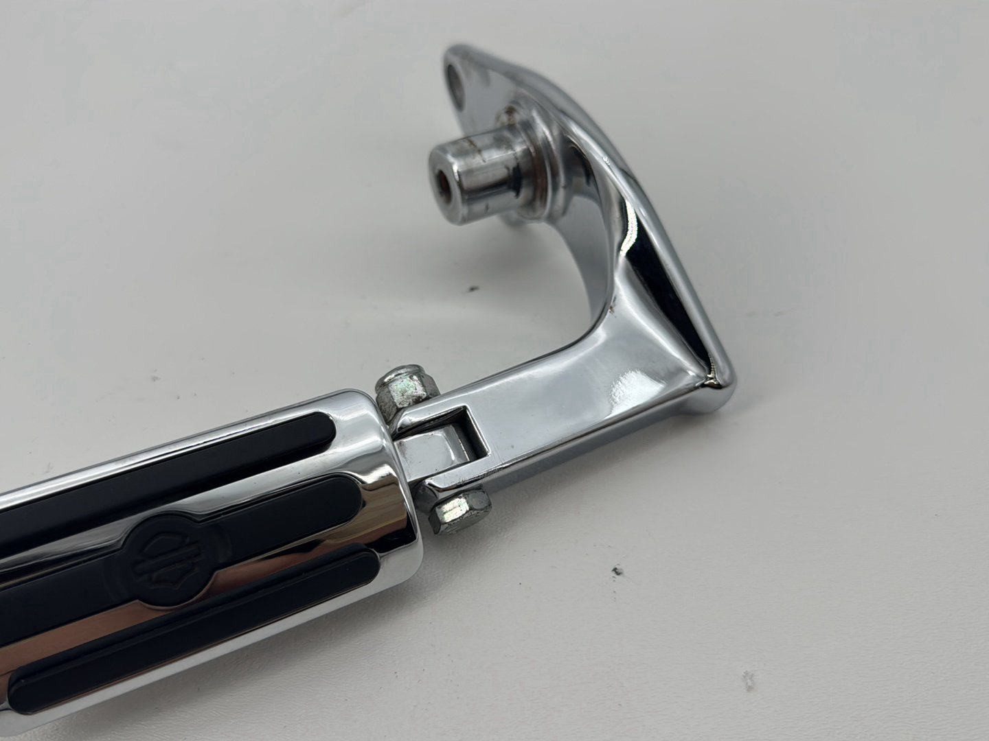 1999 - 2006 Harley-Davidson Dyna Wide Glide Right Driver Foot Controls Peg Rest 42481-92