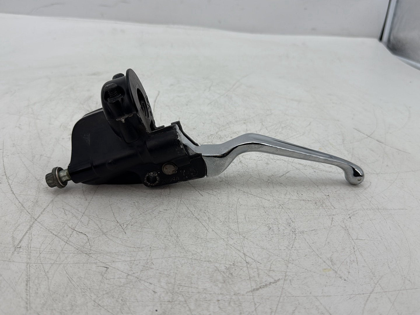 2005 Harley Dyna FXDWG Wide Glide OEM Front Right Hand Brake Lever Master Cylinder Reservoir