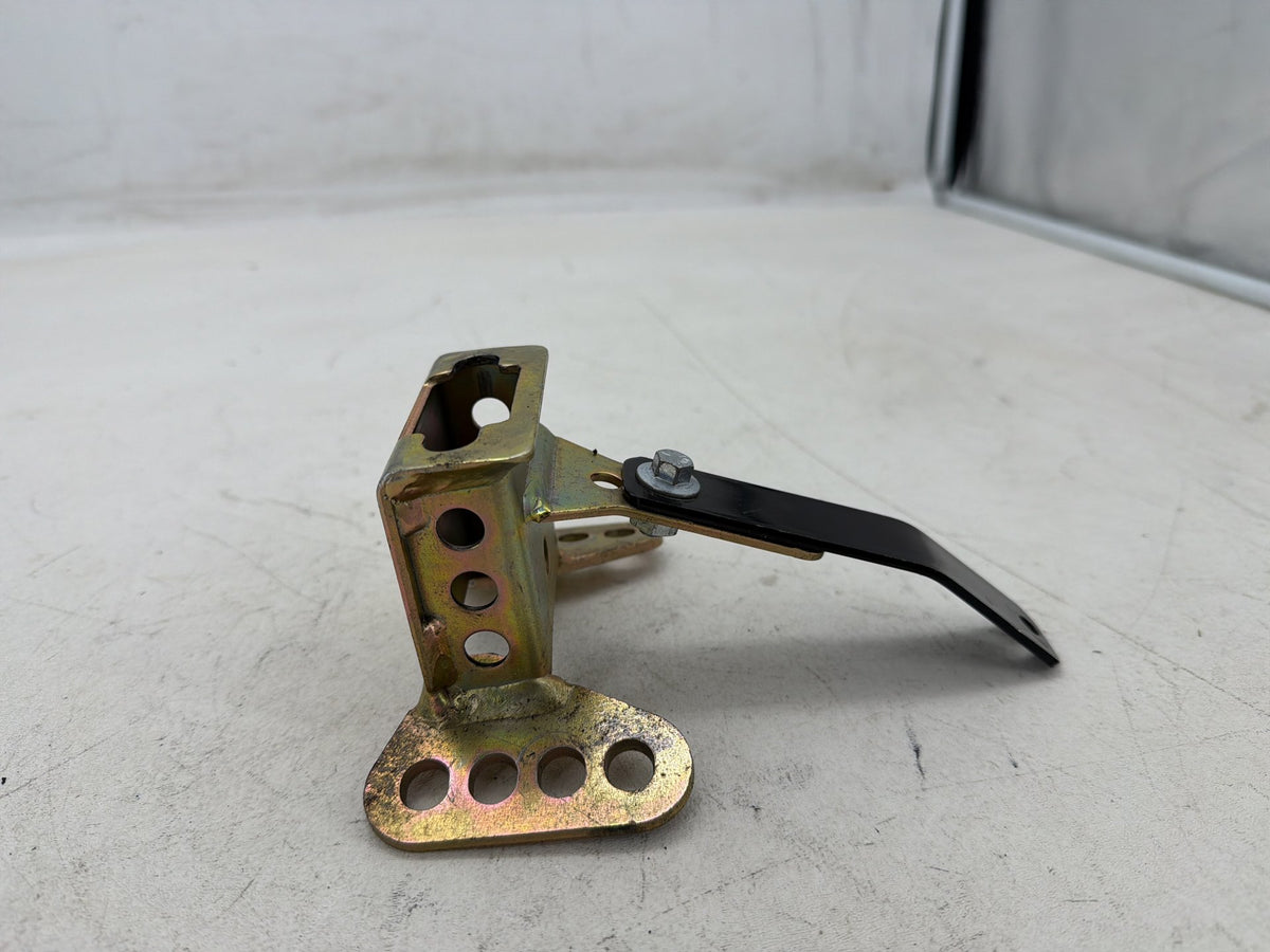 2004 Harley Road King Touring Classic Front Driver Rider Backrest Bracket Mount