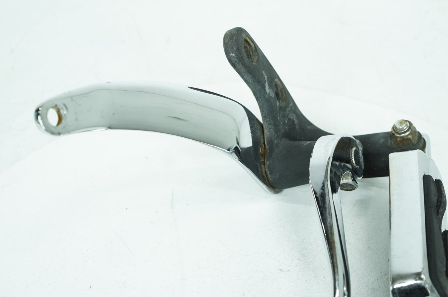 1999 - 2006 Harley-Davidson Dyna Low Rider Right Driver Foot Controls Peg Rest 34564-90B