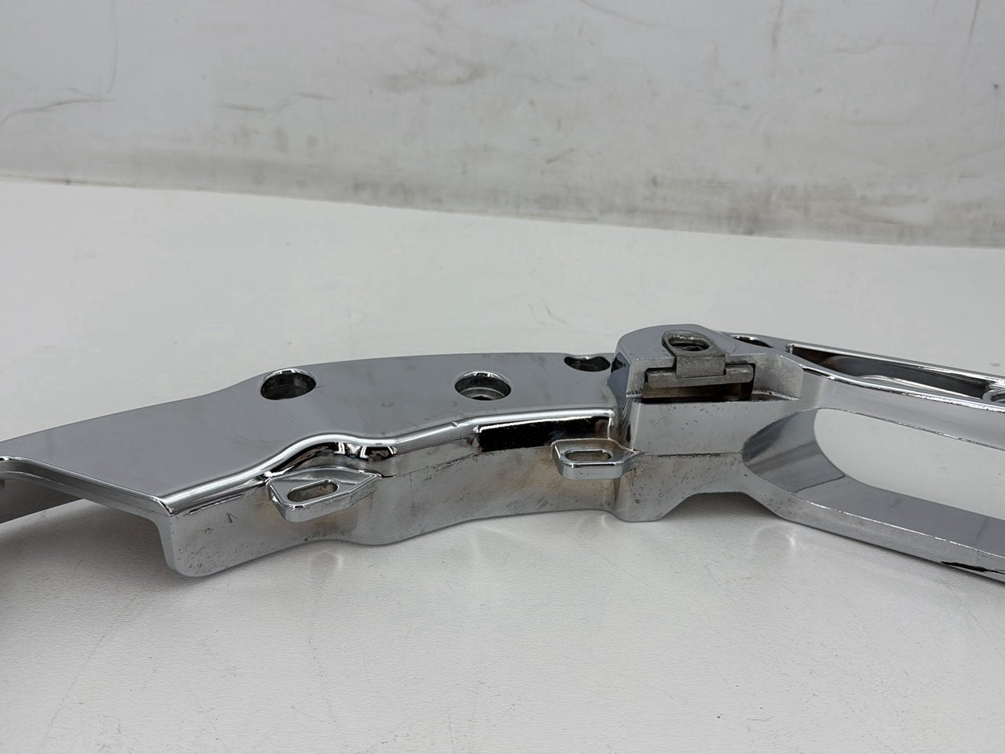 2014 Harley Electra Glide Touring CVO Screamin Eagle OEM Rear Left 1 Fender Strut Bracket