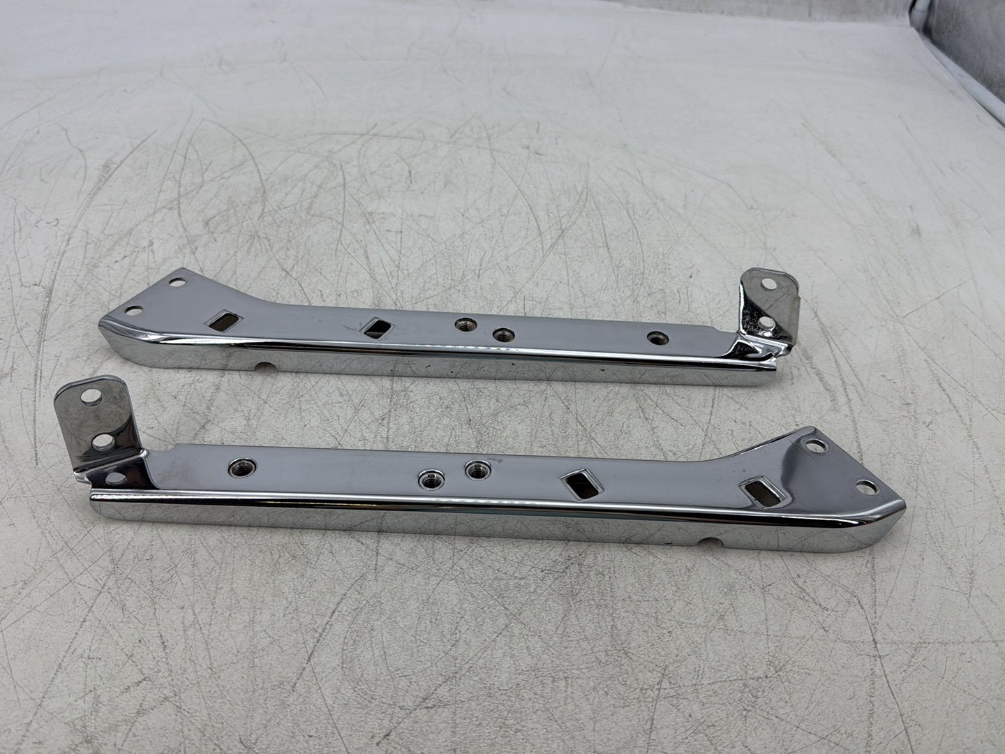 2004 Harley Road King Touring Custom FLHRSI OEM Left Right Saddlebag Fender Struts Brackets