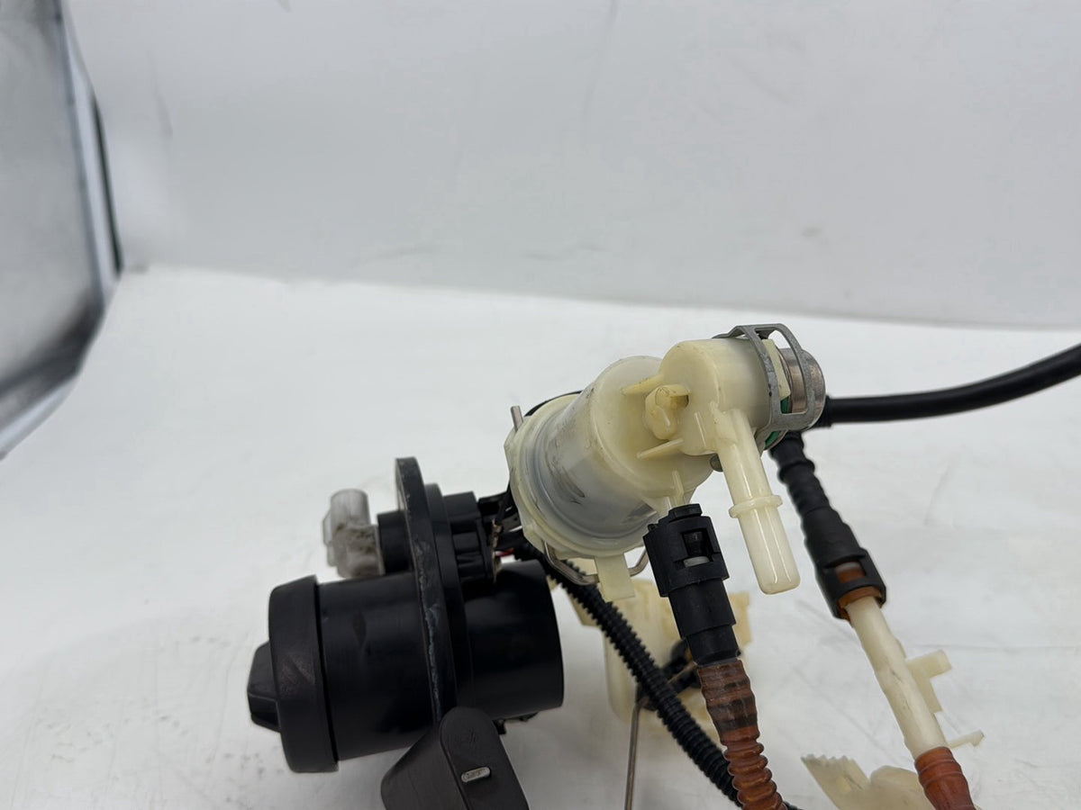 08 Harley Electra Glide Touring Ultra OEM Fuel Pump Gas Gasoline Petrol Sending