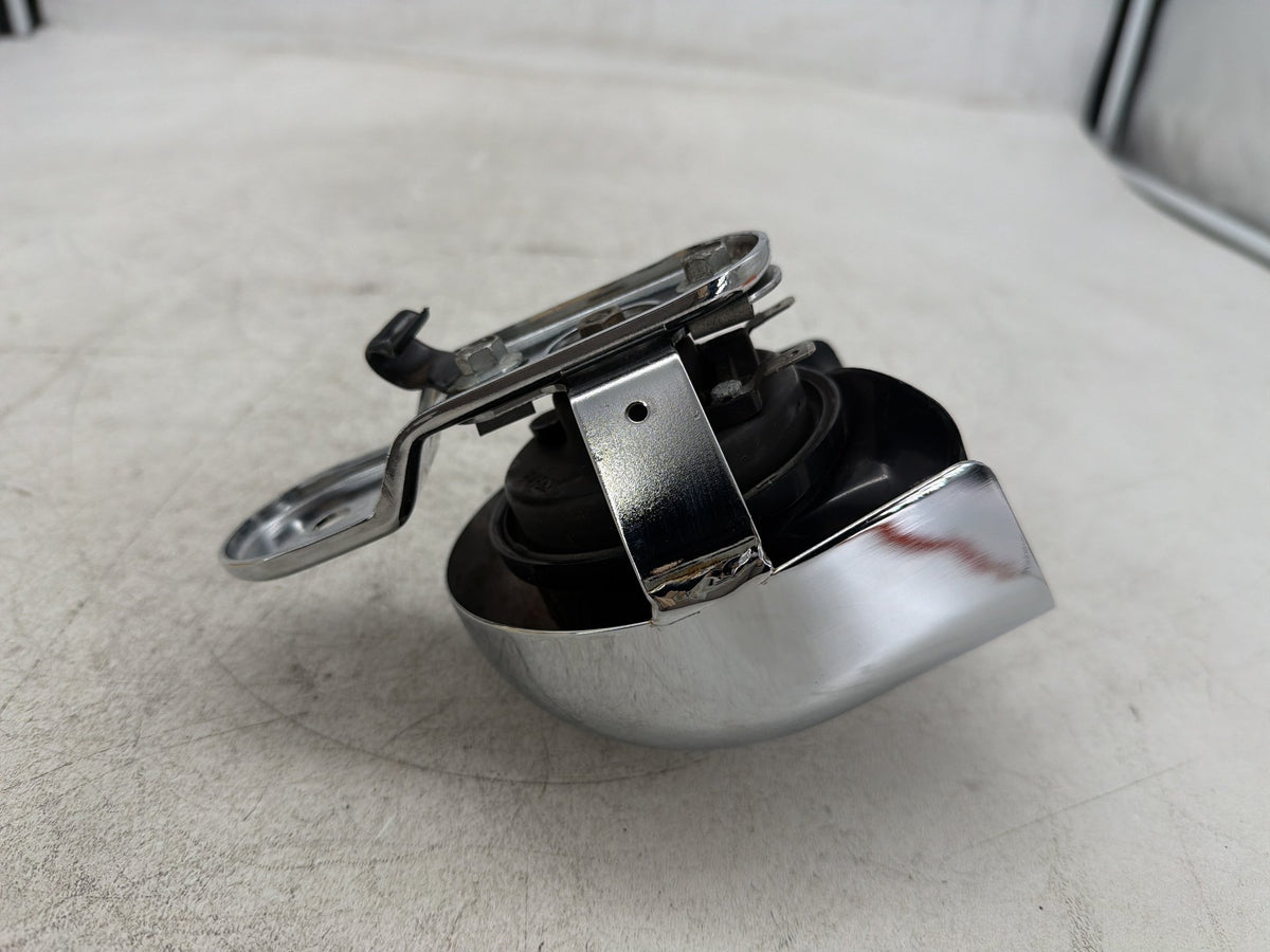 2004 Harley Electra Glide Touring Ultra OEM Horn Signal Klaxon Chrome Cover