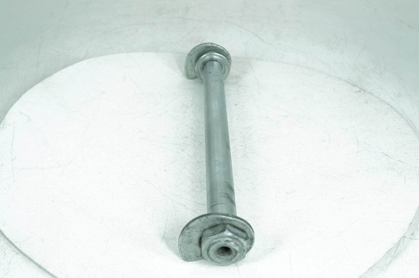 2008 - 2016 Harley-Davidson Touring Electra Glide Ultra Rear Wheel Axle Bolt Shaft 	43000002