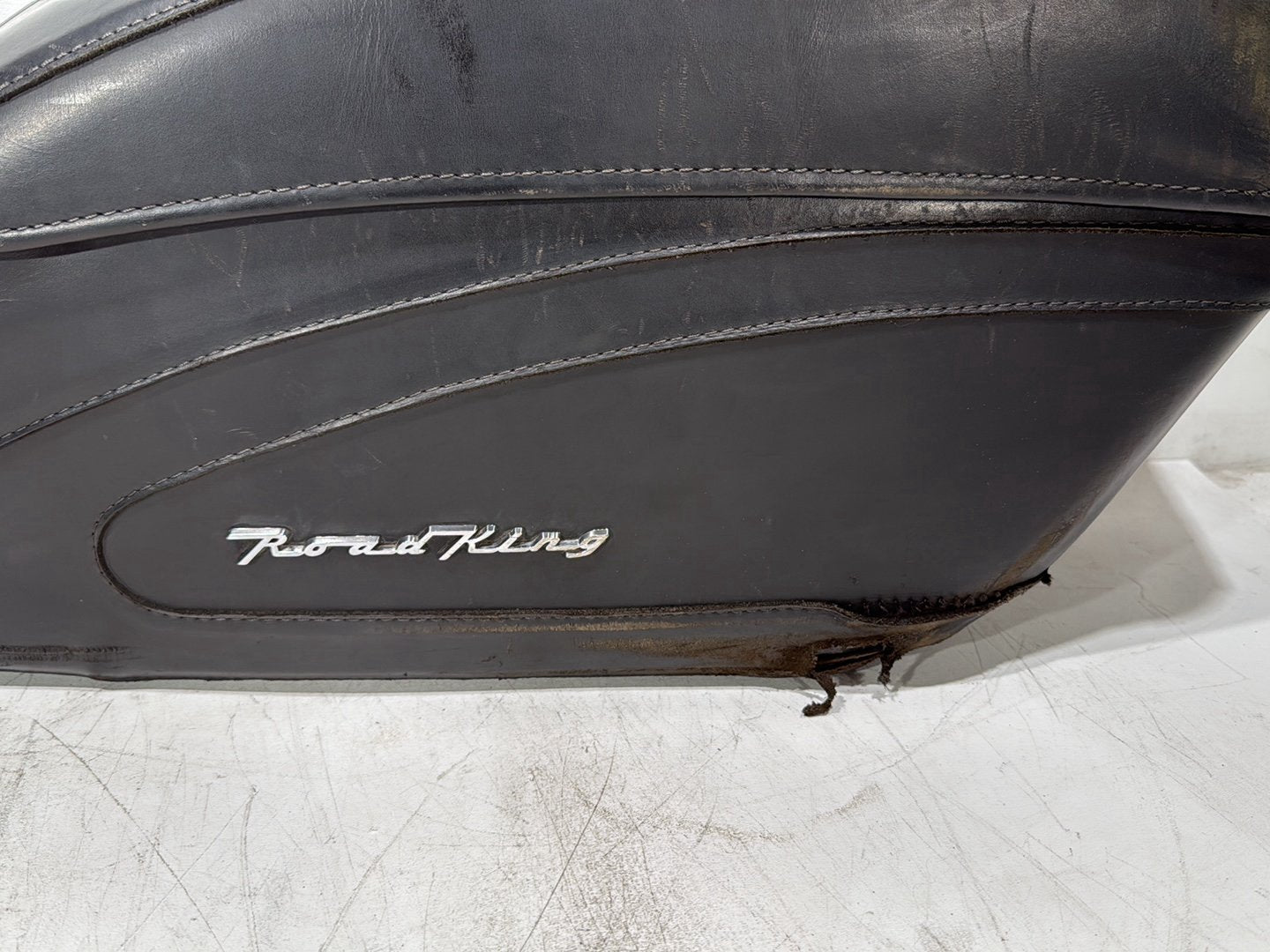 2004 Harley Road King Touring Custom FLHRSI OEM Rear Left Right Saddlebags Luggage Leather