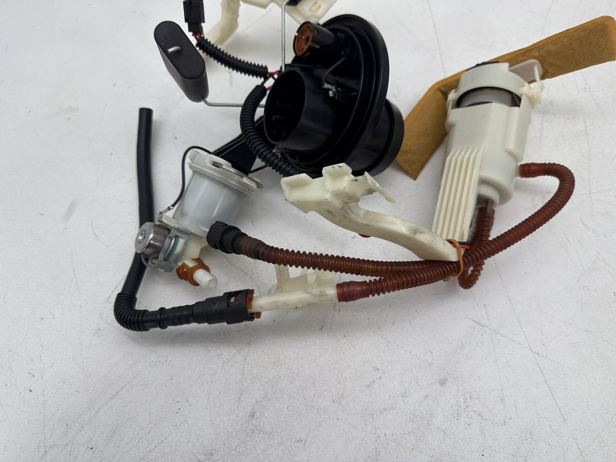09 Harley Electra Glide Touring Ultra OEM Fuel Pump Gas Gasoline Petrol Sending