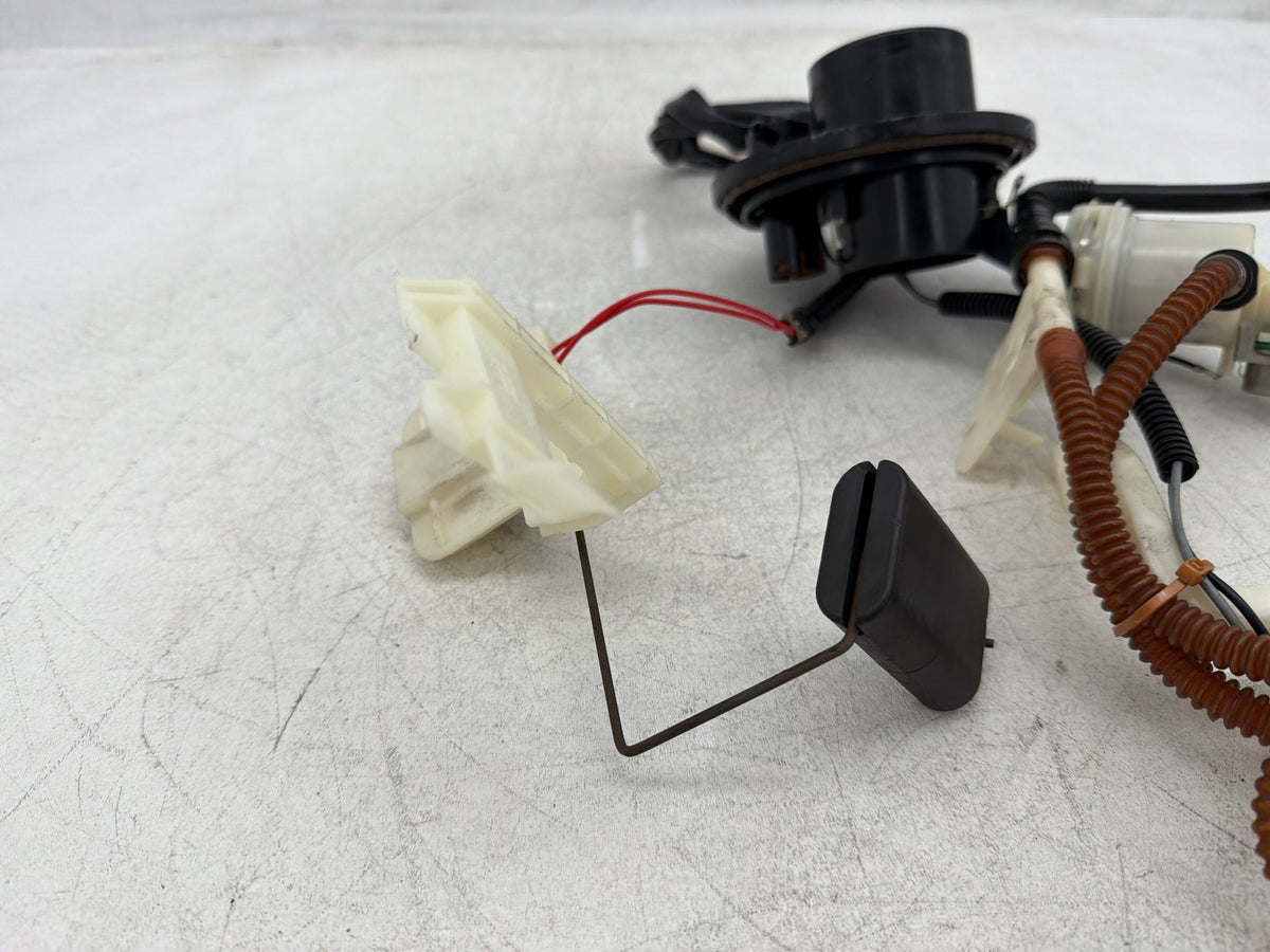 2011 Harley Electra Glide Touring Ultra OEM Fuel Pump Gas Gasoline Petrol Sending