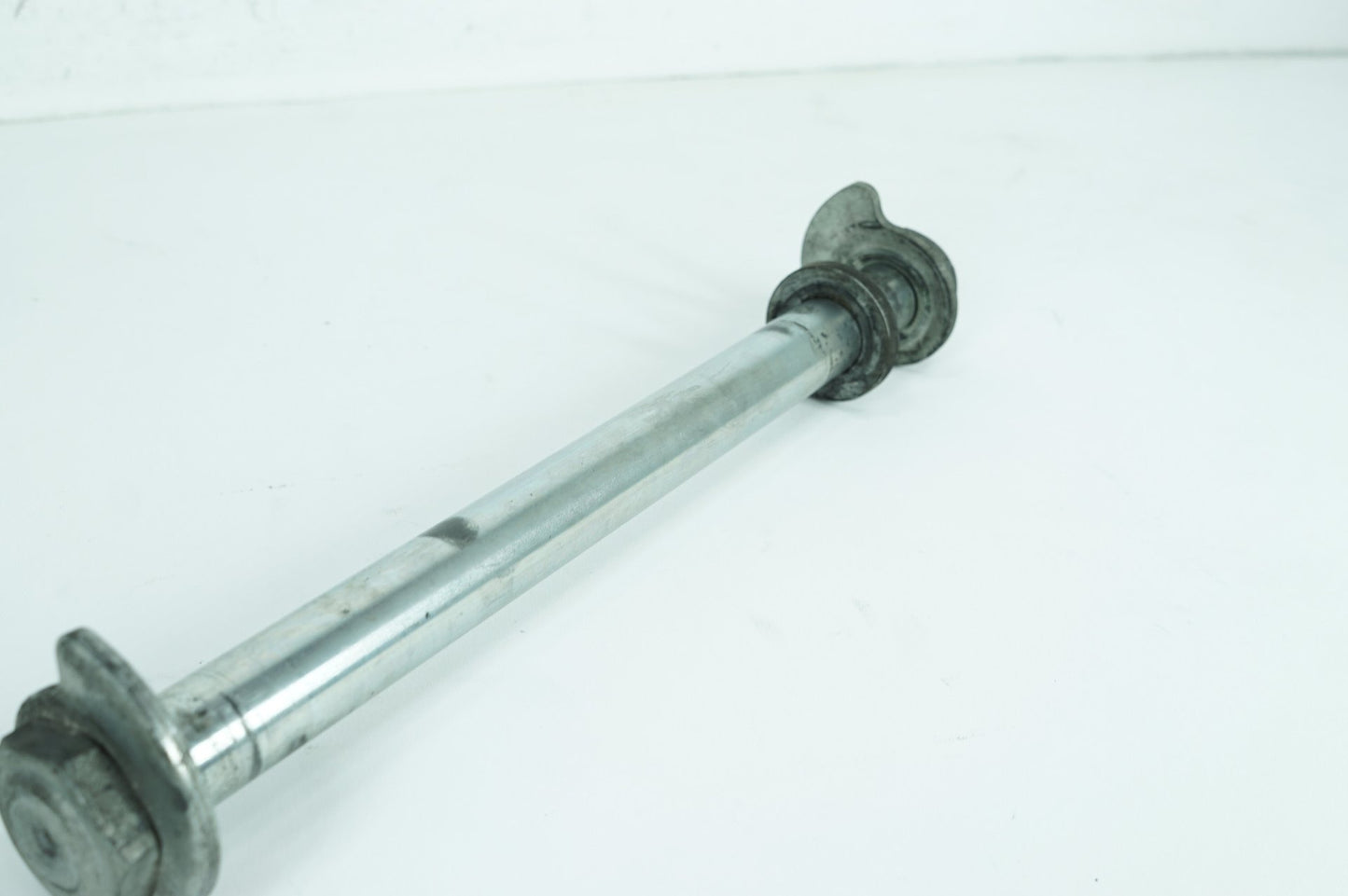 2012 - 2016 Harley-Davidson Touring Electra Ultra CVO Rear Wheel Axle Bolt Shaft 41056-09