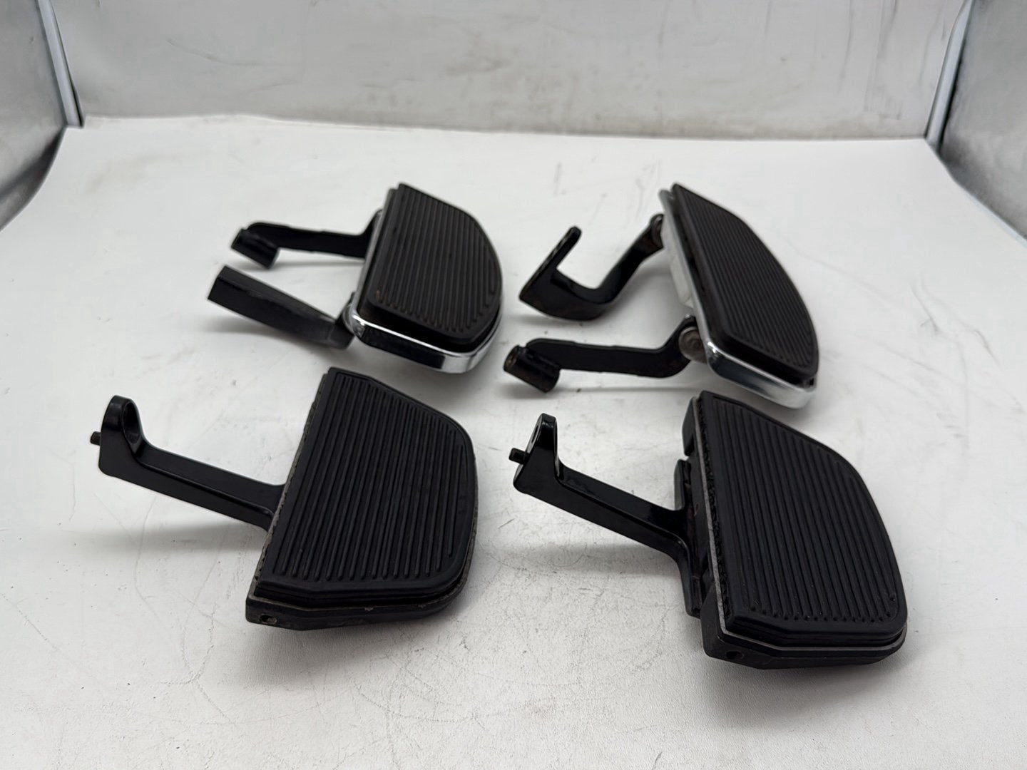 2006 Harley Touring FLHTCI Electra Glide Classic OEM Left Right Driver & Pass Floorboard Foot Rest