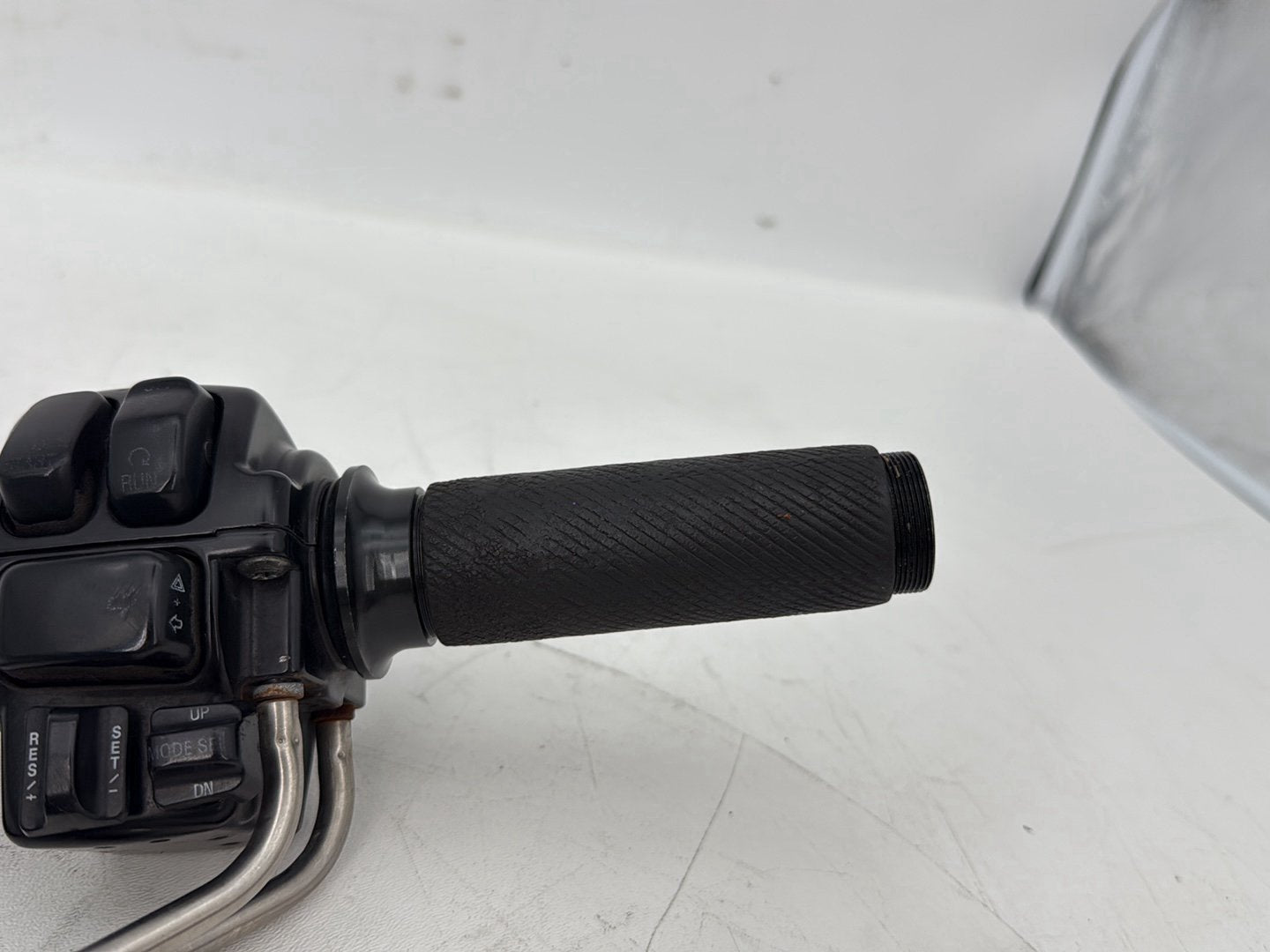2007 - 2012 Harley-Davidson Touring Electra Glide Ultra Right Engine Start Kill Switches Controls w/ Hand Grip, Idle Throttle Cable Lines