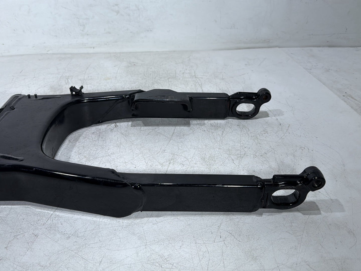 2006 Harley Electra Glide Touring Ultra FLHTCUI OEM Rear Fork Swingarm Swing Arm