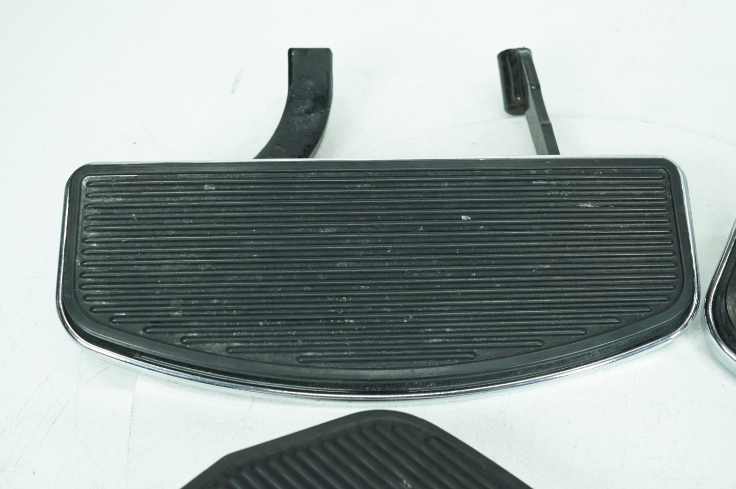 2007 - 2011 Harley-Davidson Touring Road King Classic Left Right Driver & Pass Floorboard Foot Rest 50621-06
