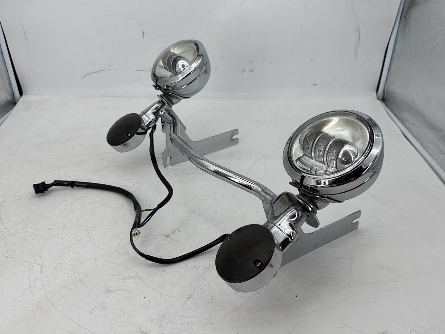 1999 - 2006 Harley-Davidson Touring Electra Glide Classic Front Turn Signal Indicators Aux Light Bar 68712-94A
