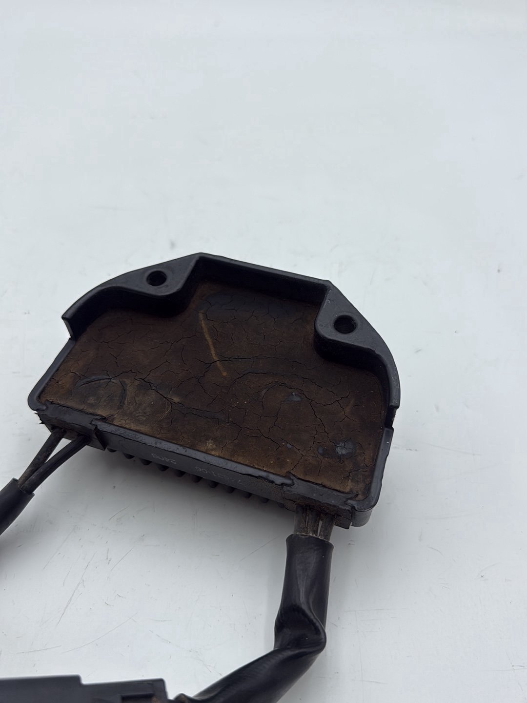 2007 - 2012 Harley-Davidson Dyna Street Bob Voltage Regulator Rectifier   	74631-06