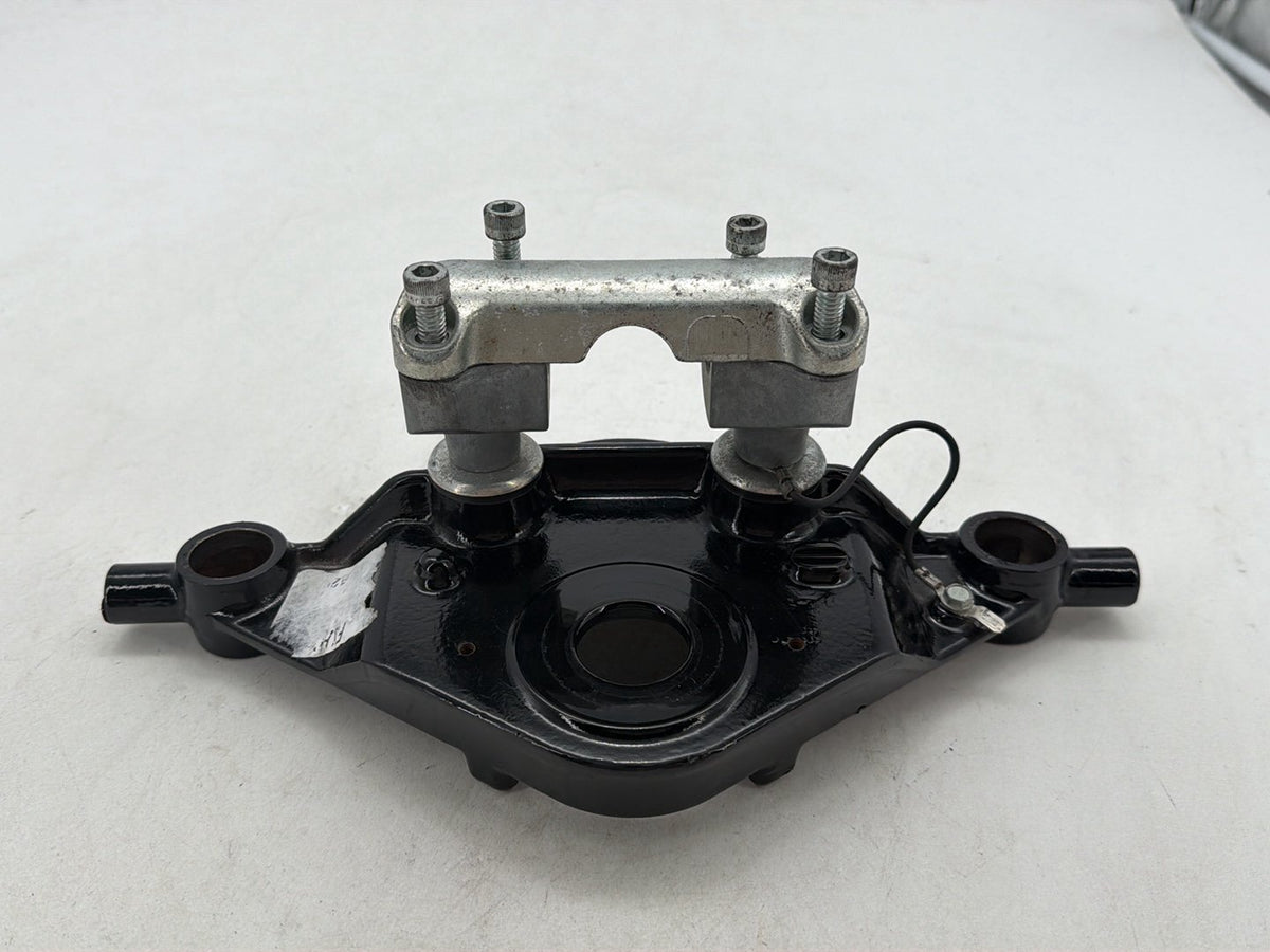 2010 Harley Street Glide Touring FLHX OEM Front Fork Upper Triple Tree Bracket