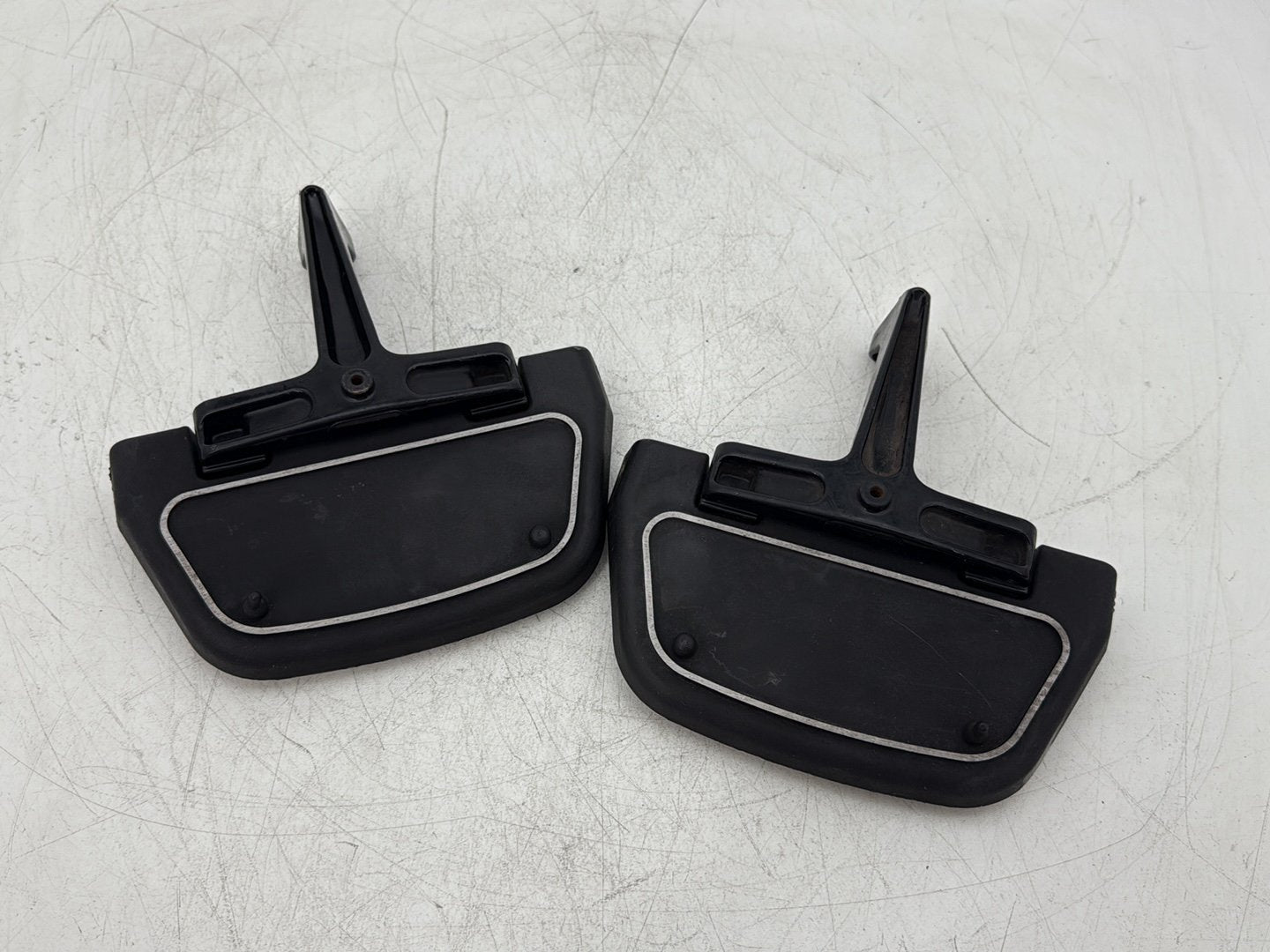 2006 Harley Electra Glide Touring Classic FLHTCI OEM Left & Right Passenger Floorboard Foot Rest