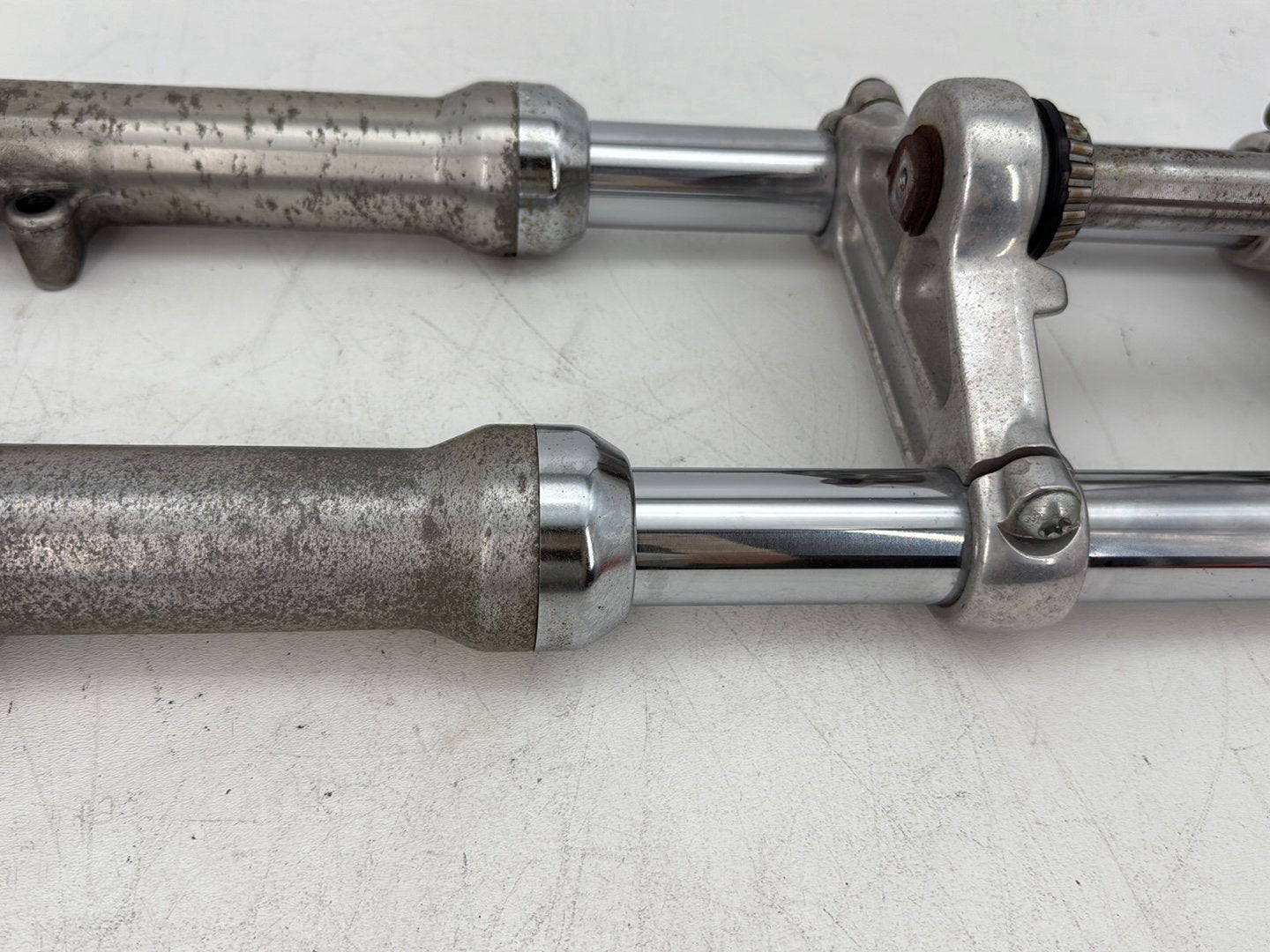 2009 Harley Sportster 883 Low XL883L OEM Front Triple Tree Set & LH RH Fork Legs Sliders