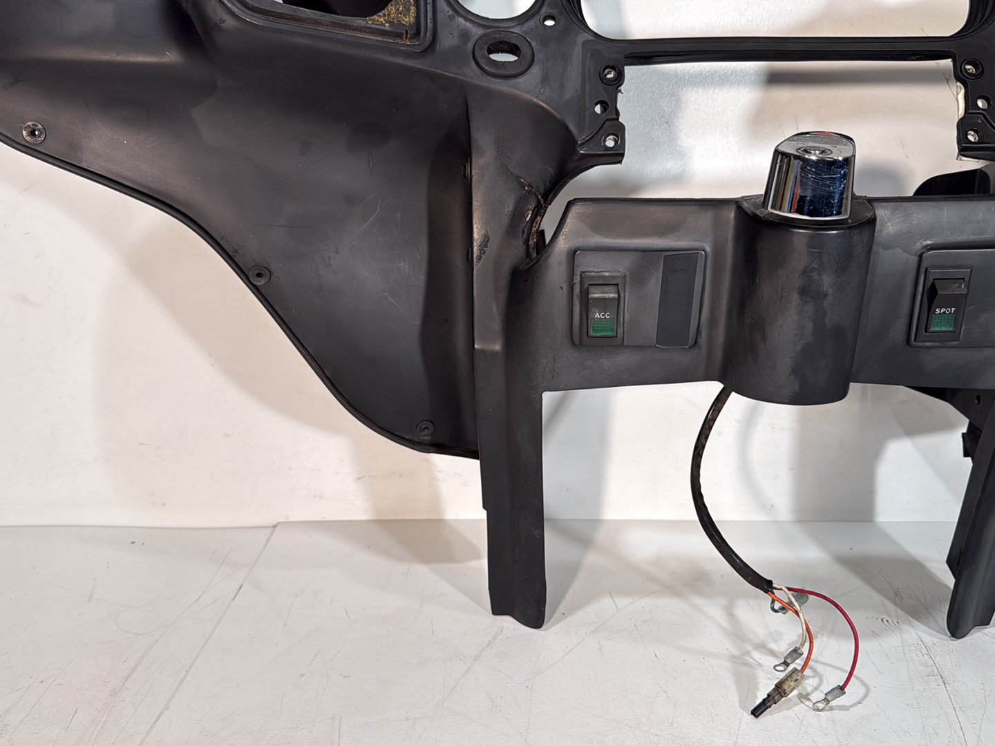 1984 - 1998 Harley-Davidson Touring Electra Glide Classic Front Inner Batwing Fairing Cover w/ Ignition Switch Lockset NOKey