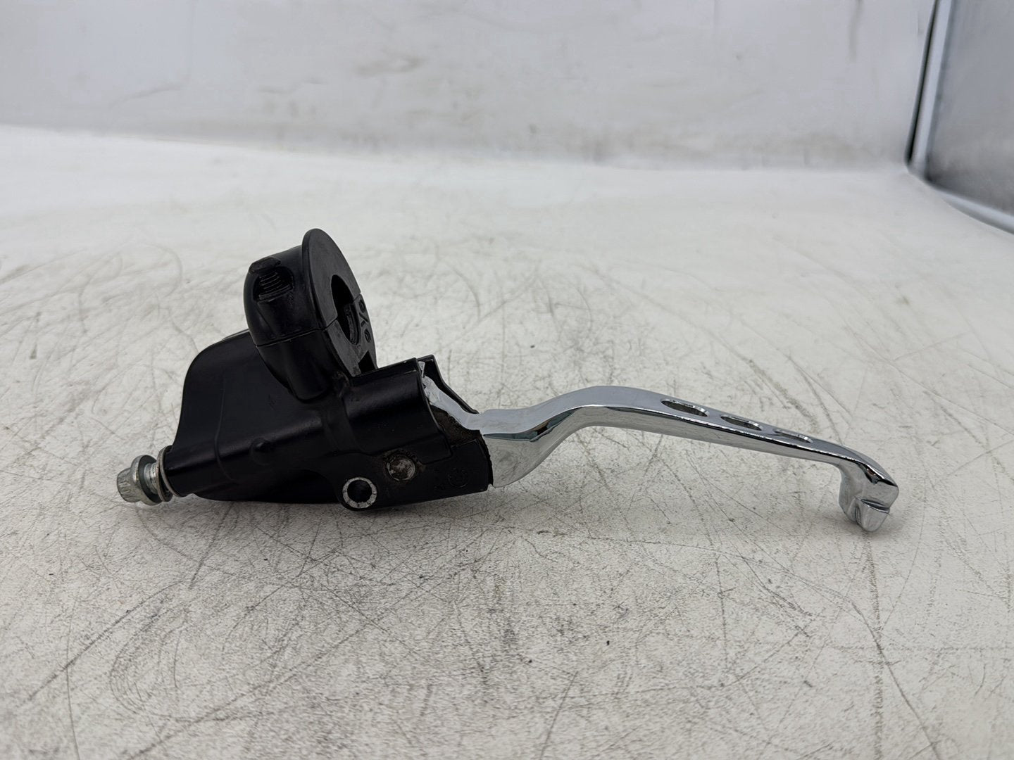 2000 Harley Softail FLSTC Heritage Classic OEM Front Right Brake Lever Master Cylinder