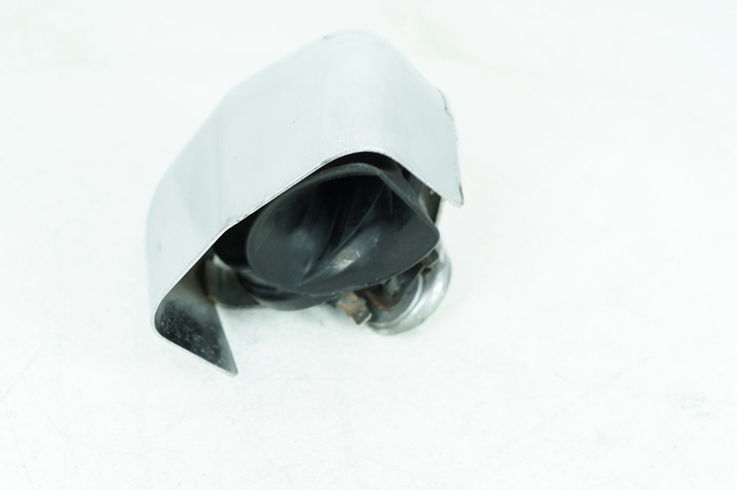 1999 - 2006 Harley-Davidson Softail Fat Boy Horn Signal Klaxon Chrome Cover  	69060-90F