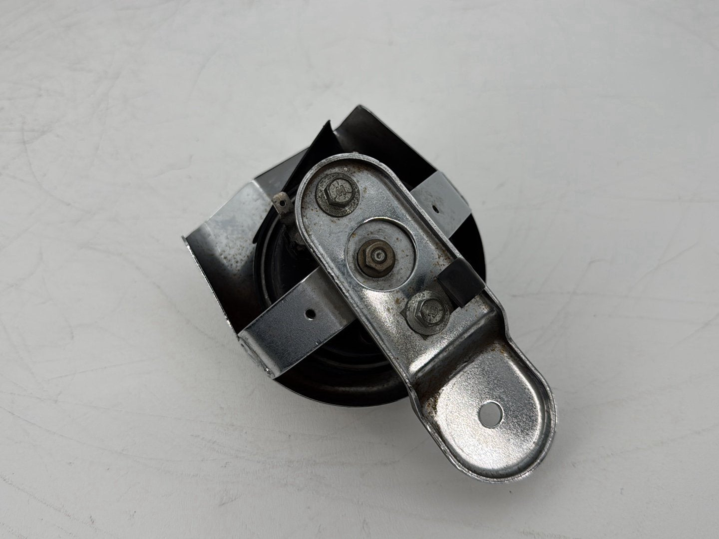 1999 - 2006 Harley-Davidson Touring Electra Glide Classic Horn Signal Klaxon Chrome Cover 69012-93A