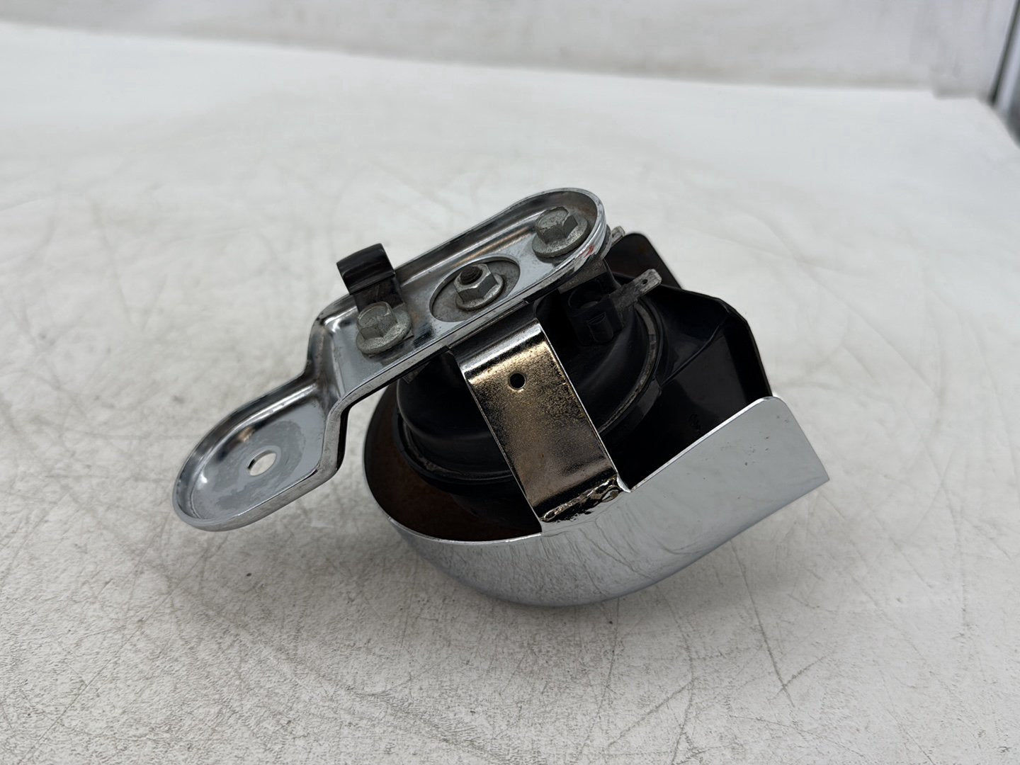 2010 Harley Dyna Fat Bob FXDF OEM Horn Signal Klaxon Chrome Cover