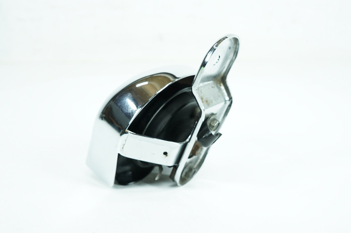 2000 - 2006 Harley-Davidson Touring Electra Ultra Horn Signal Klaxon Chrome Cover 69012-93A